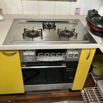 施工前のビルトインガスコンロ（コンロC3WJ9RJA　オーブンSN-860B）
