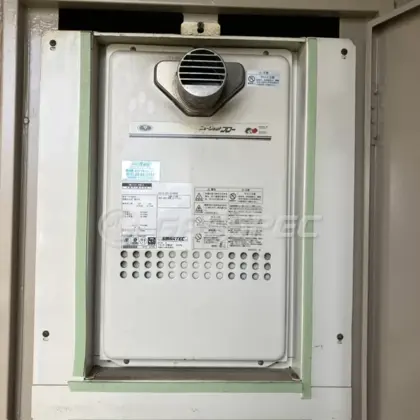 施工前の給湯器（YV1660RT）