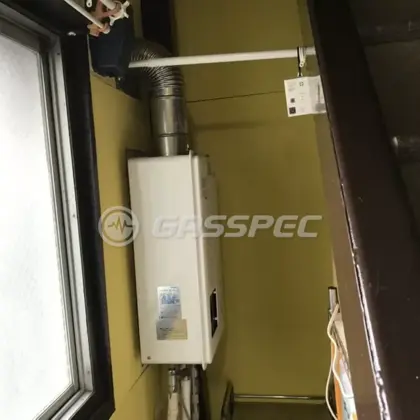 施工前の給湯器（RUX-V1615SFFUA-E）