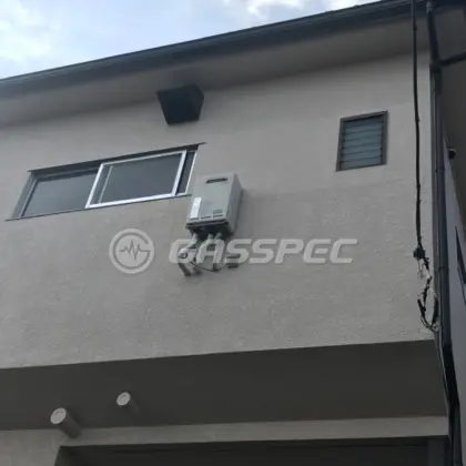 施工前の給湯器（RUX-A1611W-E）