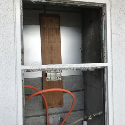 施工前の給湯器