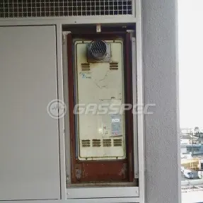 施工前の給湯器（OUR-1601-AL）