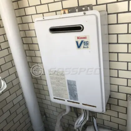 施工前の給湯器（RUX-V1611W-E）