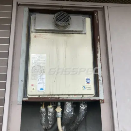 施工前の給湯器（OURB-2450SAQ-T）