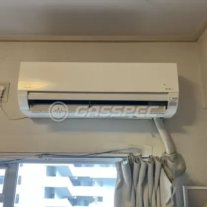 施工前のエアコン（RAS-AJ22M(W)）