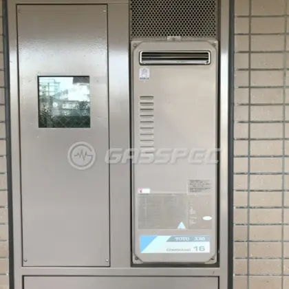 施工前の給湯器