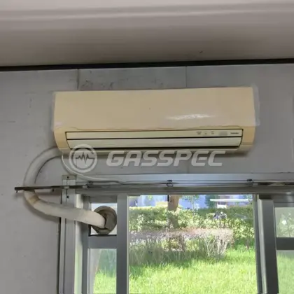 施工前のエアコン（RAS-225EAD）