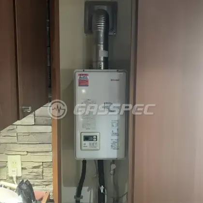 施工前の給湯器（RUX-V1615SFFUA-E）