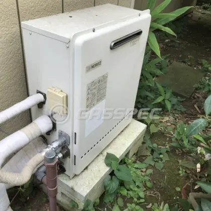 施工前の給湯器