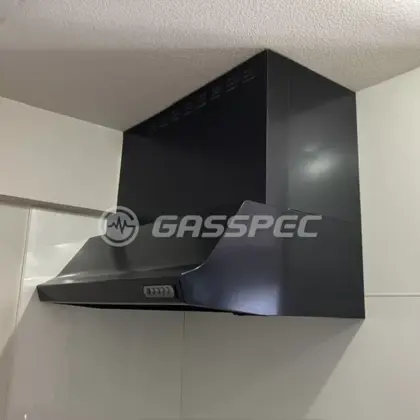 施工前のレンジフード（BFR-3B-9037BK）