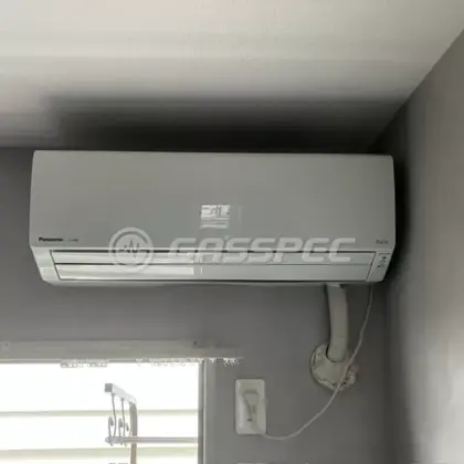 施工前のエアコン（CS-J288C-W）