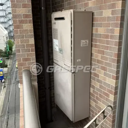 施工前の給湯器