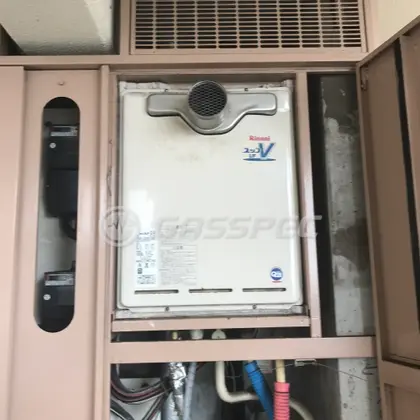 施工前の給湯器（RUF-V2401SAT）