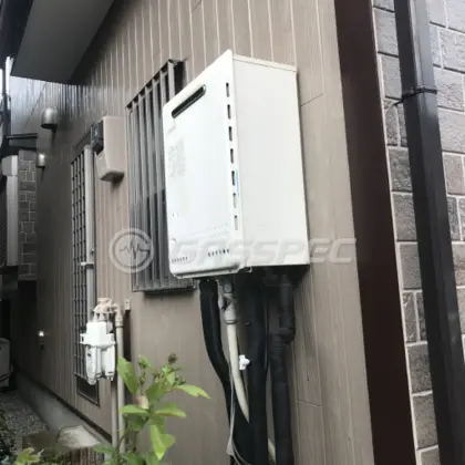 施工前の給湯器