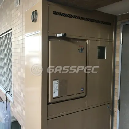施工前の給湯器（RUF-V2401SAU）