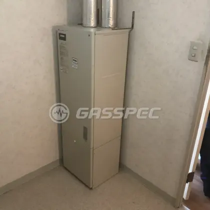施工前の給湯器（AD-200FFA）