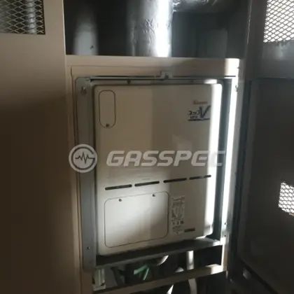 施工前の暖房熱源機（RUFH-VD2401AU2-3）
