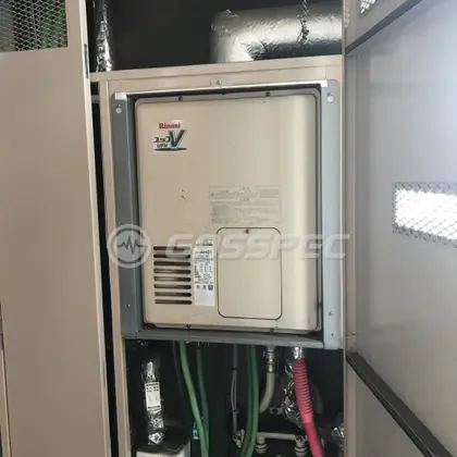 施工前の暖房熱源機（RUFH-VD2400AU2-3）