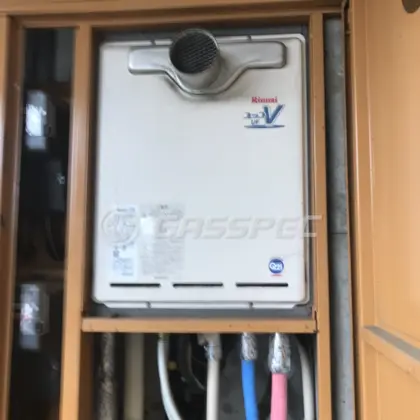 施工前の給湯器（RUF-V2405SAT）