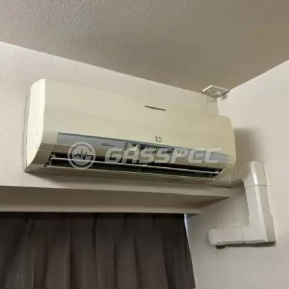 施工前のエアコン（MSZ-ZR25PW）
