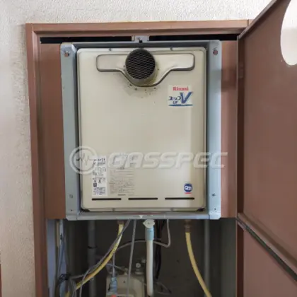施工前の給湯器（RUF-V2405SAT）