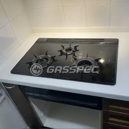 施工前のビルトインガスコンロ（RBG-N71W5GB1X）