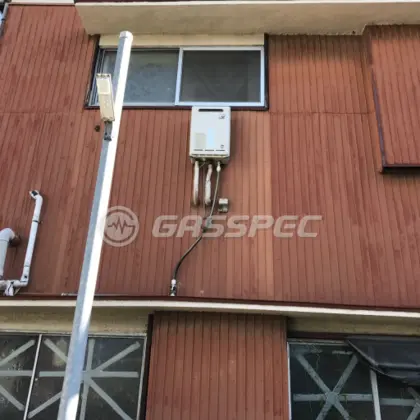 施工前の給湯器