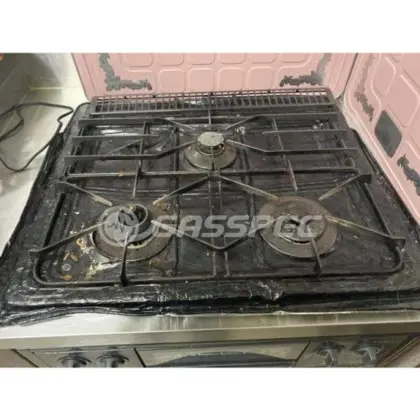 施工前のビルトインガスコンロ（RBG-30B2F1T-B）