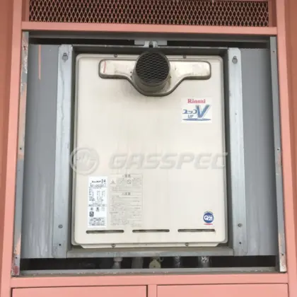 施工前の給湯器（RUF-V2400SAT-1）