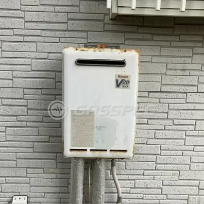 施工前の給湯器（RUX-V2011W-E）