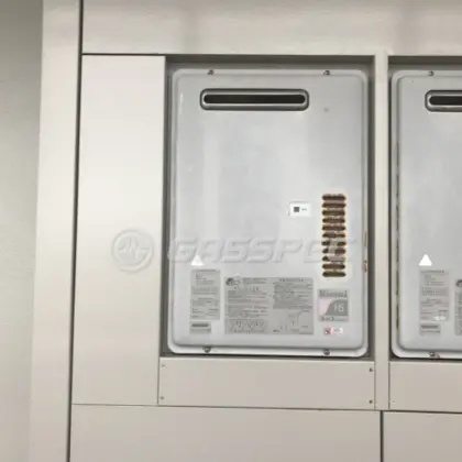 施工前の給湯器（RUJ-1610W）