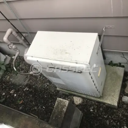 施工前の給湯器