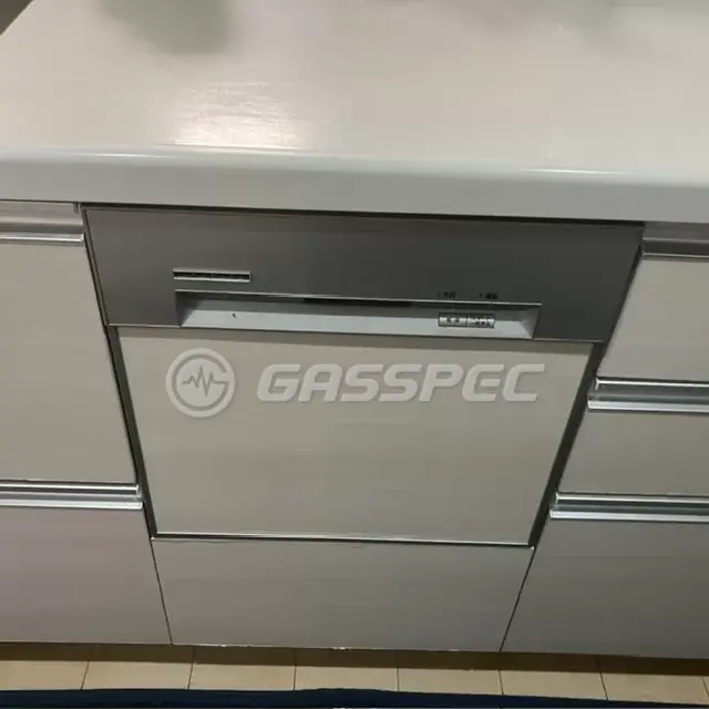 交換前のビルトイン食洗機（ハーマン FB4515）