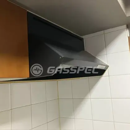 施工前のレンジフード
