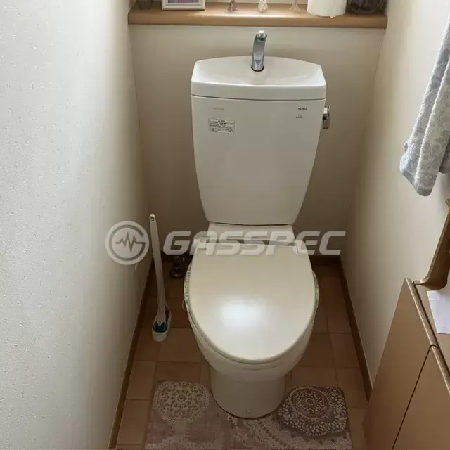 交換前のトイレ（TOTO CS350BR　SH351BA）