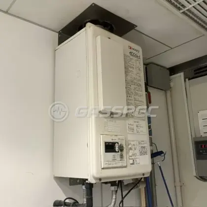 施工前の給湯器（GQ-C2422WZD-FH）