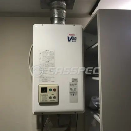 施工前の給湯器（RUX-V2010FFUA-E）