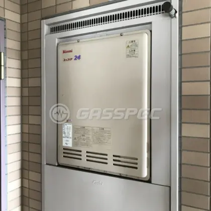施工前の給湯器（RUF-2405AB）