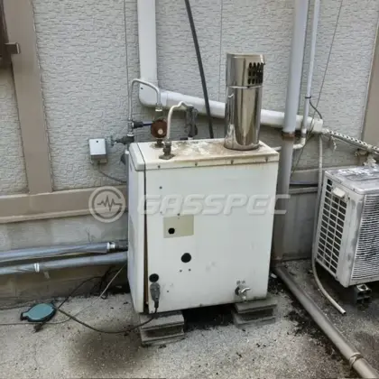施工前の給湯器
