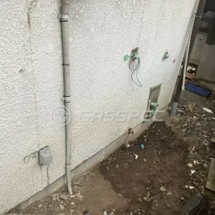施工前の給湯器