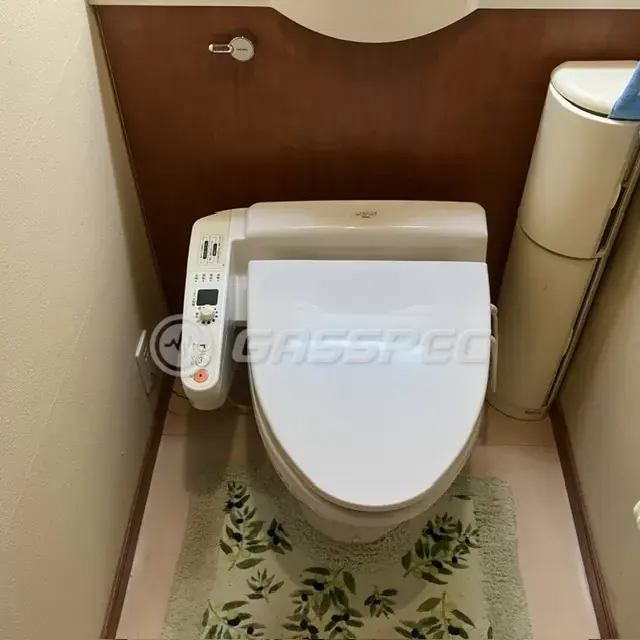 交換前の便座