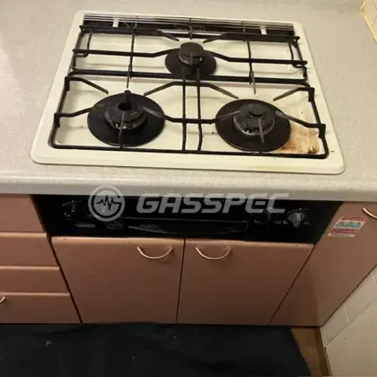 施工前のビルトインガスコンロ（DG3058NR）