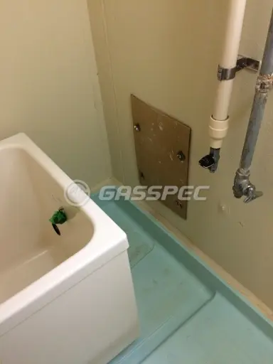 施工前の給湯器