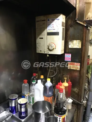 施工前の給湯器