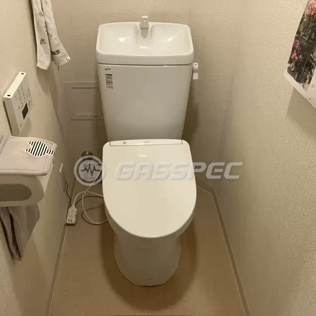 交換前の便座（TOTO TCF4713）