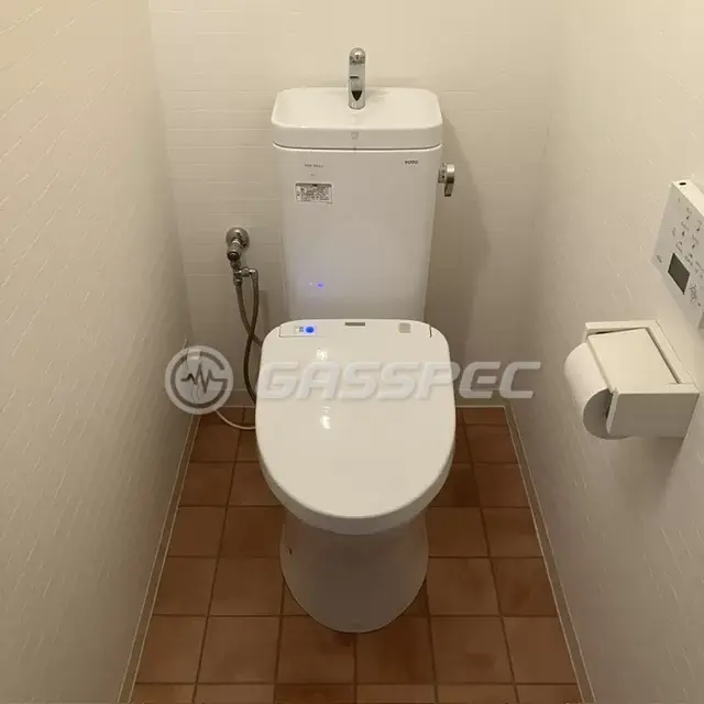 交換前の便座（TOTO TCF4711）