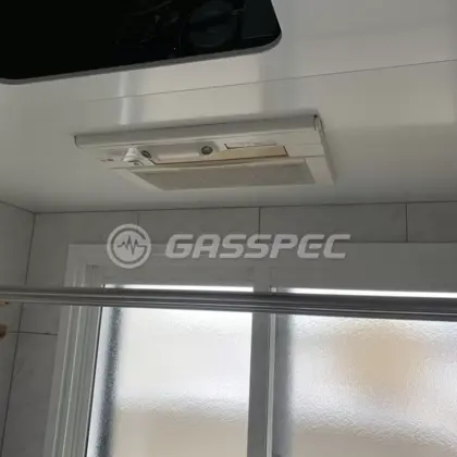施工前の浴室乾燥機（RBHM-C334K1P）