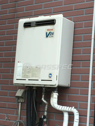 施工前の給湯器（RUF-V2400SAW）