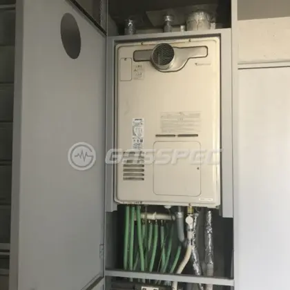 施工前の暖房熱源機（RUFH-V2400SAT2-6）
