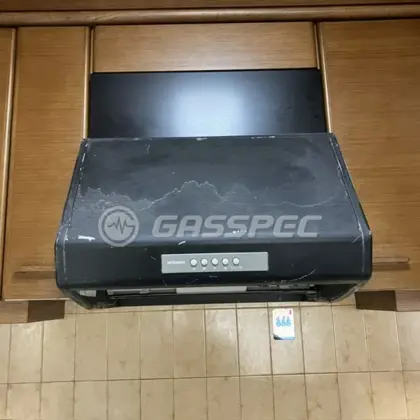 施工前のレンジフード（V-604K7-BK）